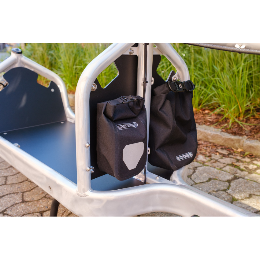 Mit 1x Ortlieb Outer-Pocket 2,1L und 1x 4,1L